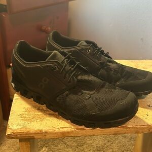 Men’s On Running Black Sneakers size 10